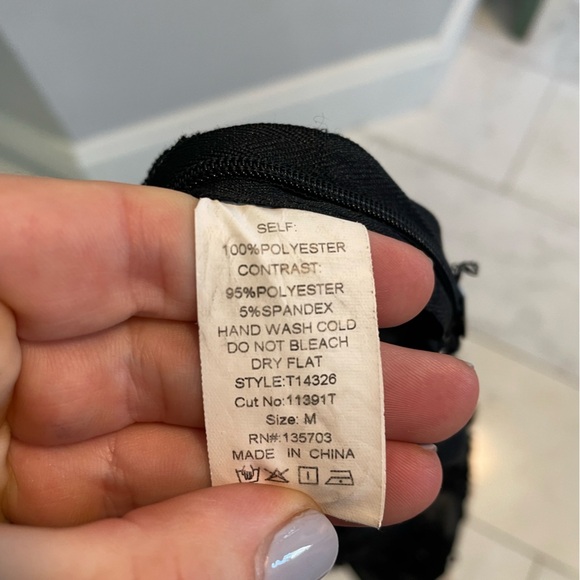 Valentine, medium, black cut out sheer bodysuit with balloon sleeves good shape - Picture 4 of 4